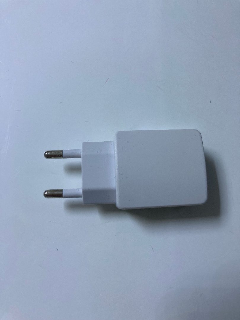 Adaptateur chargeur blanc modèle cj-50100czw 7643 : photo du produit rappelé le 31/03/2022