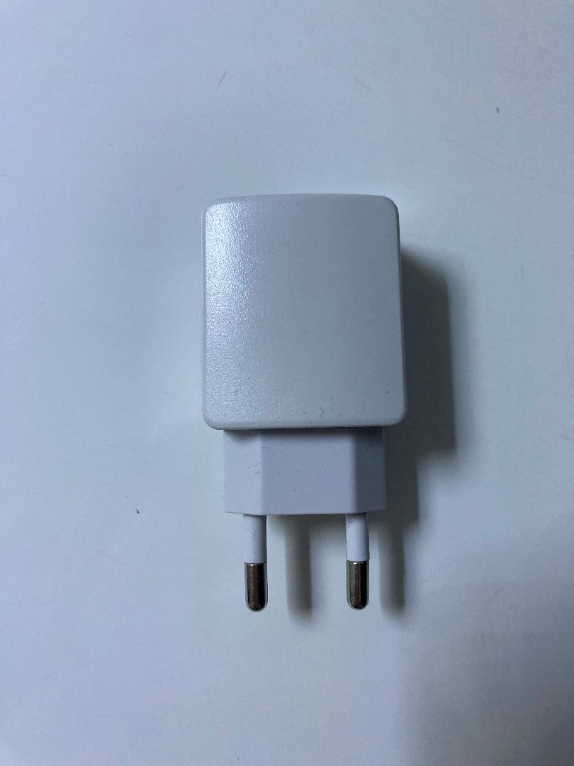 Adaptateur chargeur blanc modèle cj-50100czw 7643 : photo 2 sur 3 du produit rappelé le 31/03/2022