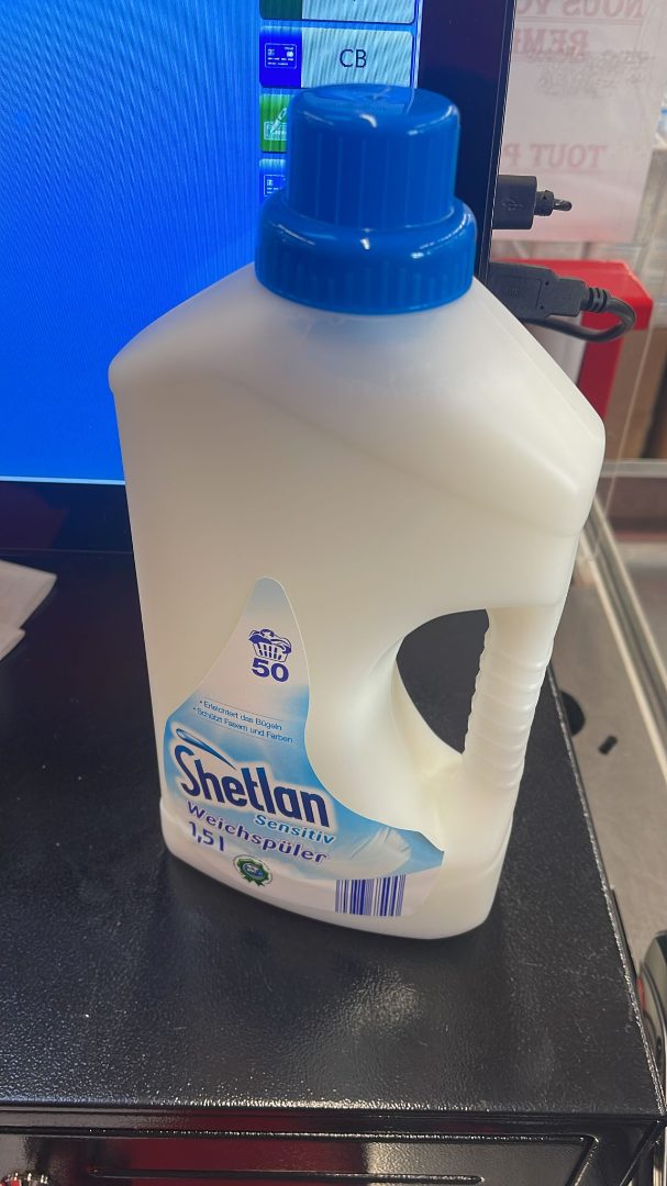 Adoucissant bidon 1.5l - représente un danger Shetlan Sensitiv Weischspûler : photo du produit rappelé le 25/04/2022