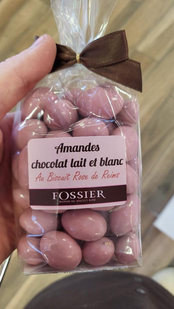 Amandes chocolat lait et blanc au biscuit rose de reims Fossier : photo du produit rappelé le 05/07/2024