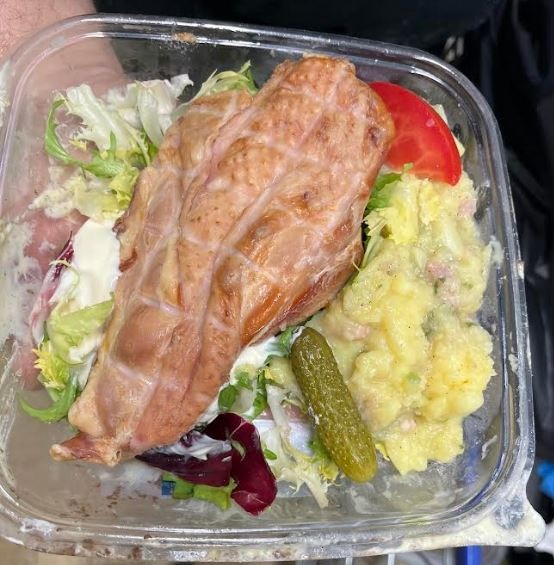 Assiette poulet fumé - salade pommes Vente au Rayon au Rayon Libre Service : photo du produit rappelé le 30/10/2025