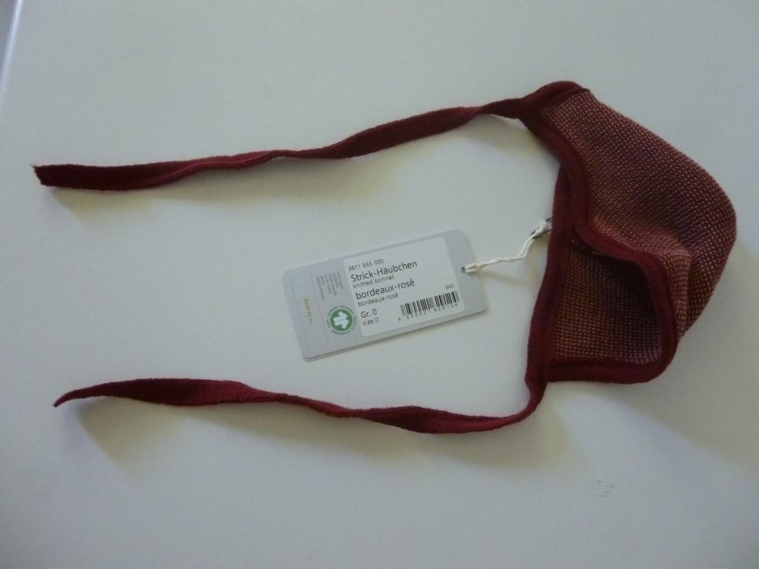 Bonnet bébé en laine tricotée Disana : photo du produit rappelé le 16/08/2022