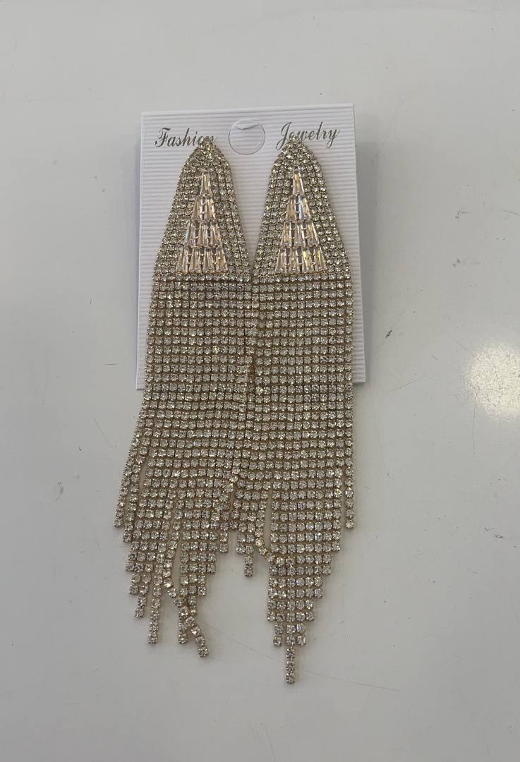 Boucle d'oreille collé d'une etiquette tez17579 : photo du produit rappelé le 20/04/2023