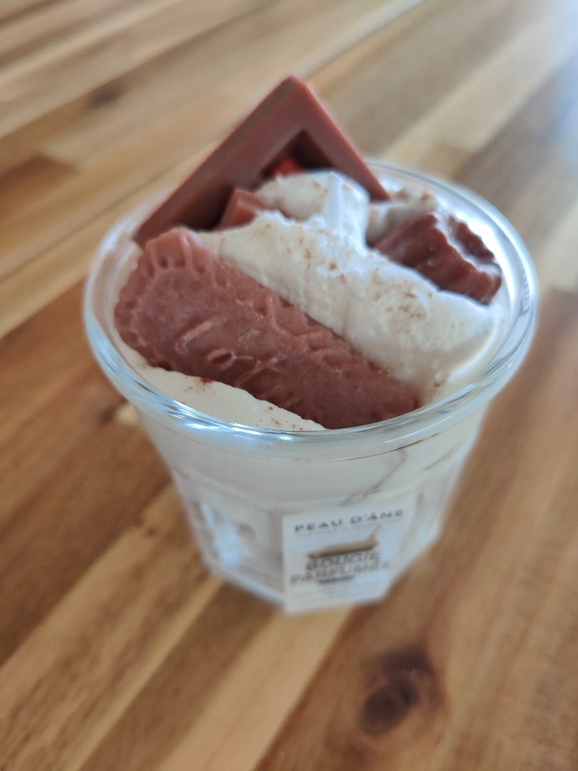 Bougie mousse au chocolat blanc Peau d'Âne : photo du produit rappelé le 22/11/2022