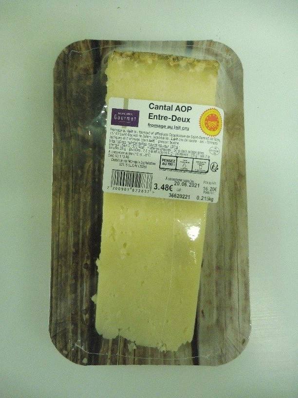 Cantal entre deux au lait cru Monoprix Gourmet : photo du produit rappelé le 09/12/2021