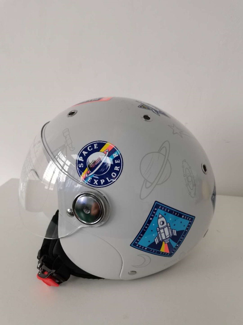 Casque jet junior space S-Line - Sifam : photo 2 sur 3 du produit rappelé le 06/10/2021
