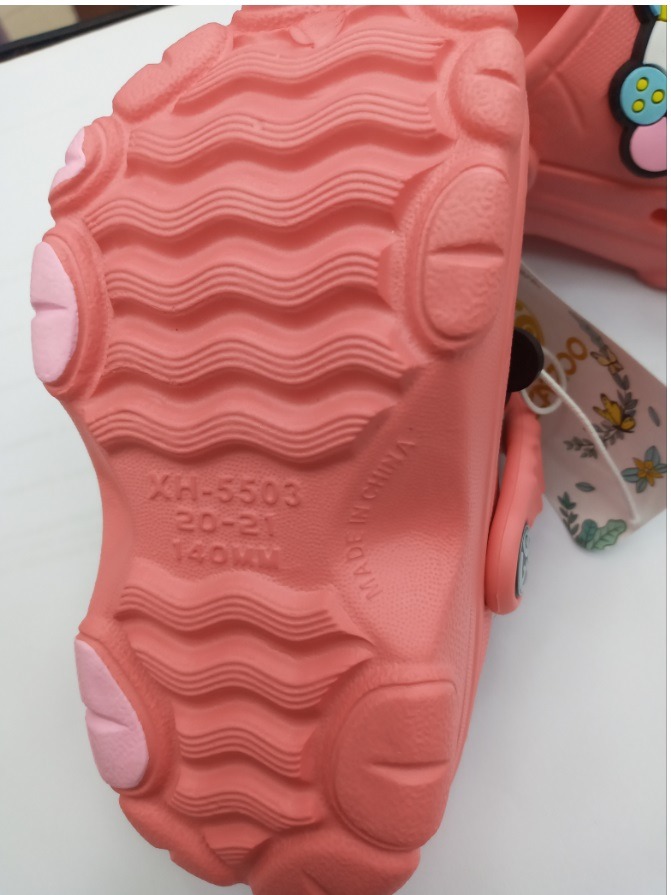 Chaussures enfants de type crocs Cazoo : photo 2 sur 3 du produit rappelé le 04/11/2024