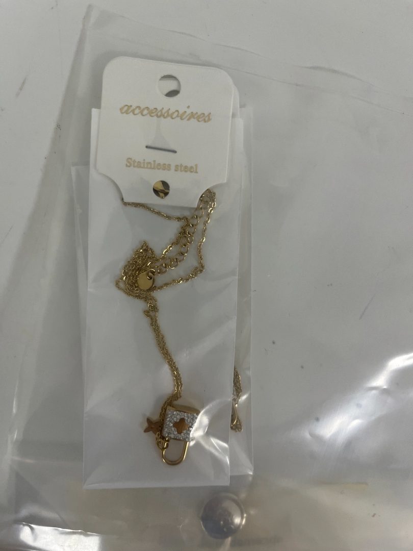 Collier cadenas strass Ella Ella : photo 1 sur 2 du produit rappelé le 19/08/2022