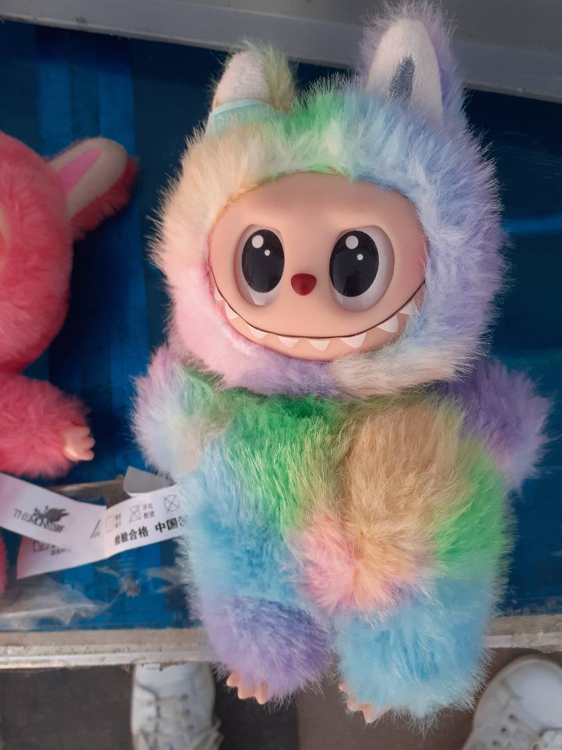 Contrefacon- porte clés peluche the monsters fall in wild : photo du produit rappelé le 19/12/2025