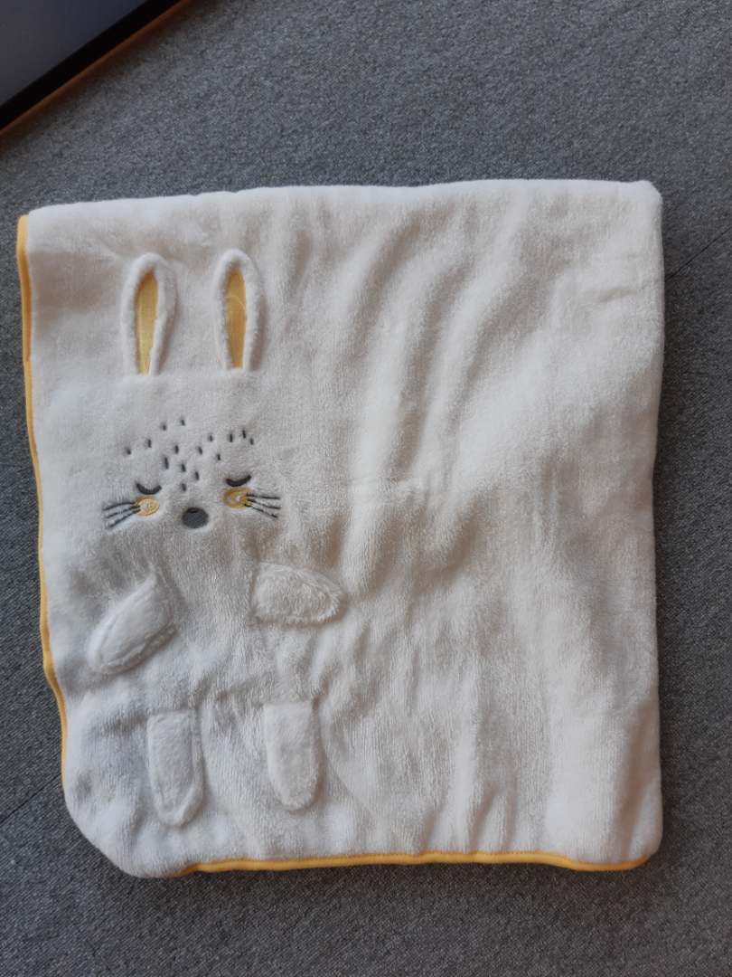 Couverture lapin blanc Auchan Baby : photo du produit rappelé le 22/10/2021
