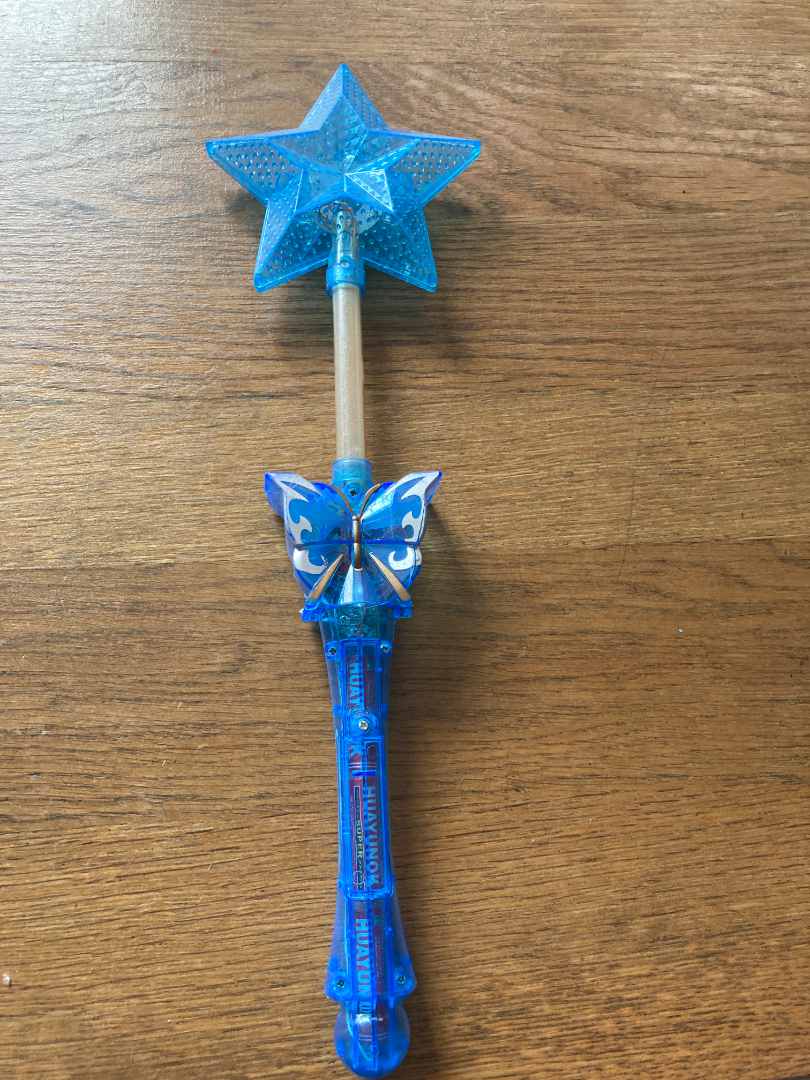 Etoile en plastique lumienux Nean : photo du produit rappelé le 18/11/2024