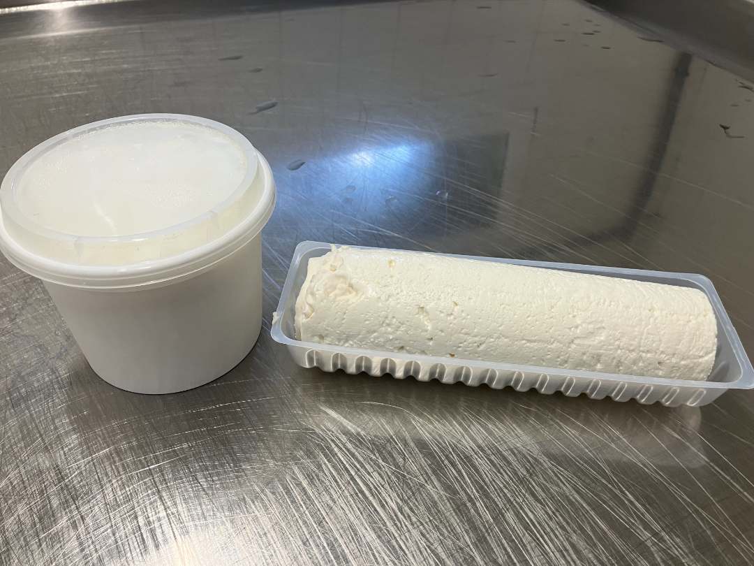 Fromage frais et faisselle au lait cru de chèvre vendu à la ferme : photo du produit rappelé le 20/05/2025