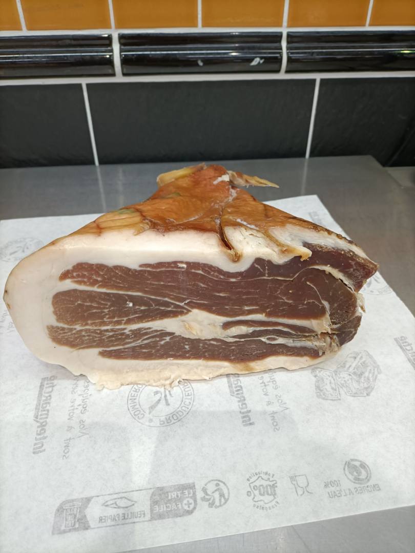 Jambon cru désossé 12 mois vendu au rayon charcuterie coupe : photo du produit rappelé le 12/04/2024