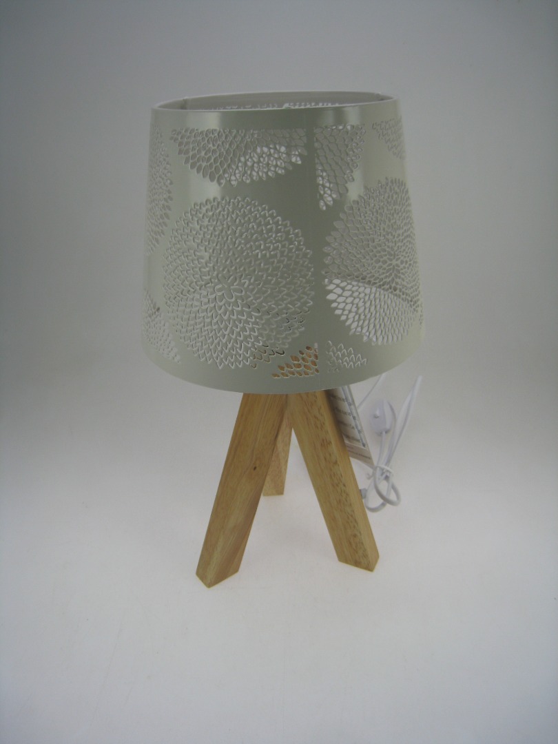 Lampe abat jour metal ajoure 20*20*35 pied bois Vag Deco : photo du produit rappelé le 20/06/2022