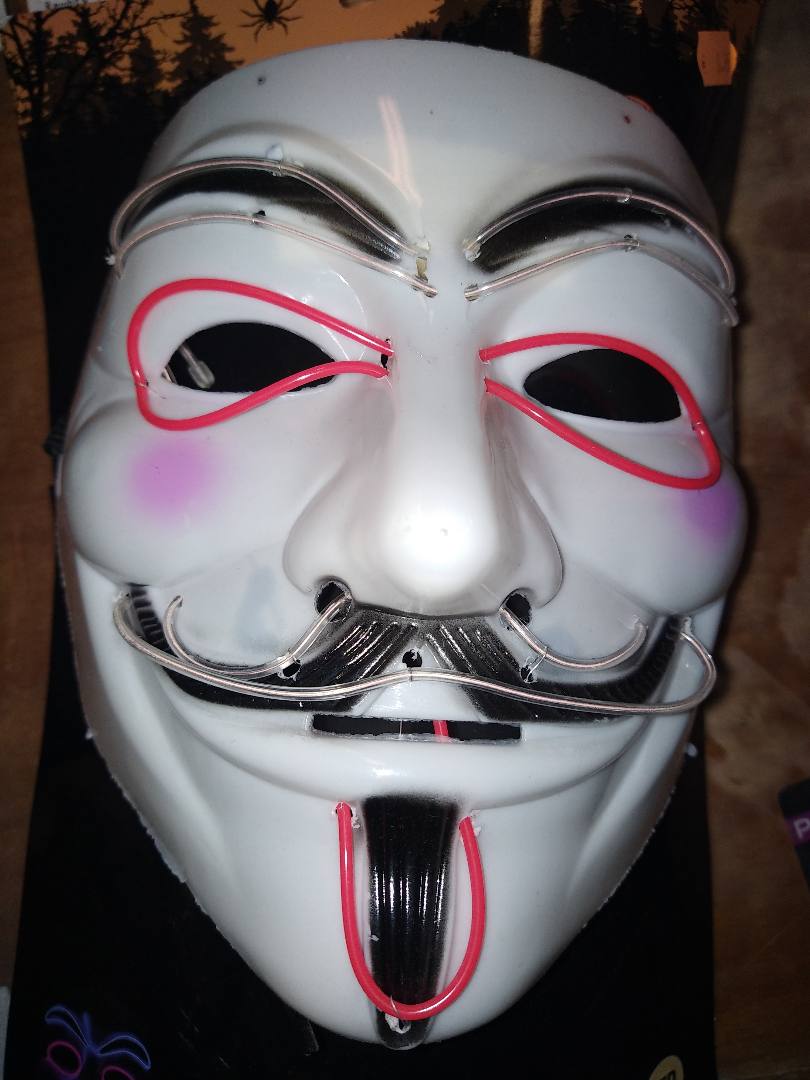 Masque halloween avec lumiére Free&Easy : photo du produit rappelé le 19/11/2025