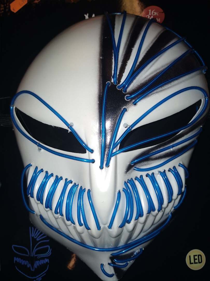 Masque halloween avec lumiére Free&Easy : photo 2 sur 2 du produit rappelé le 19/11/2025