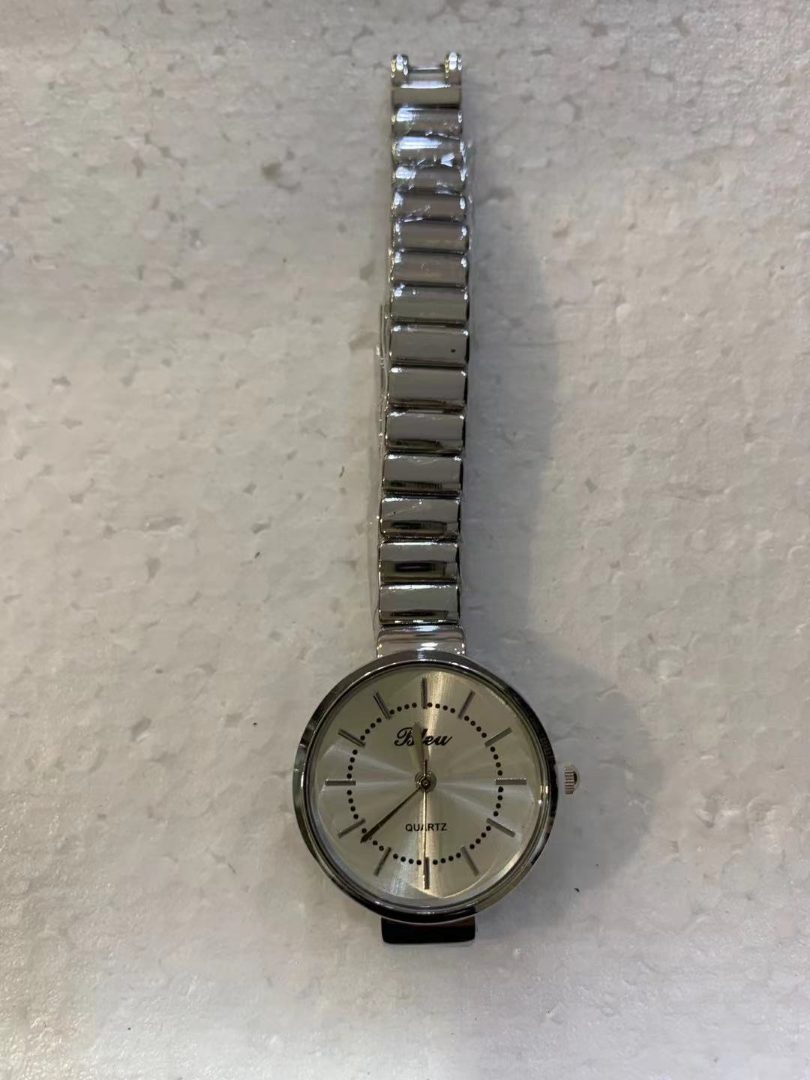 Montre femme Bleu : photo du produit rappelé le 01/10/2021