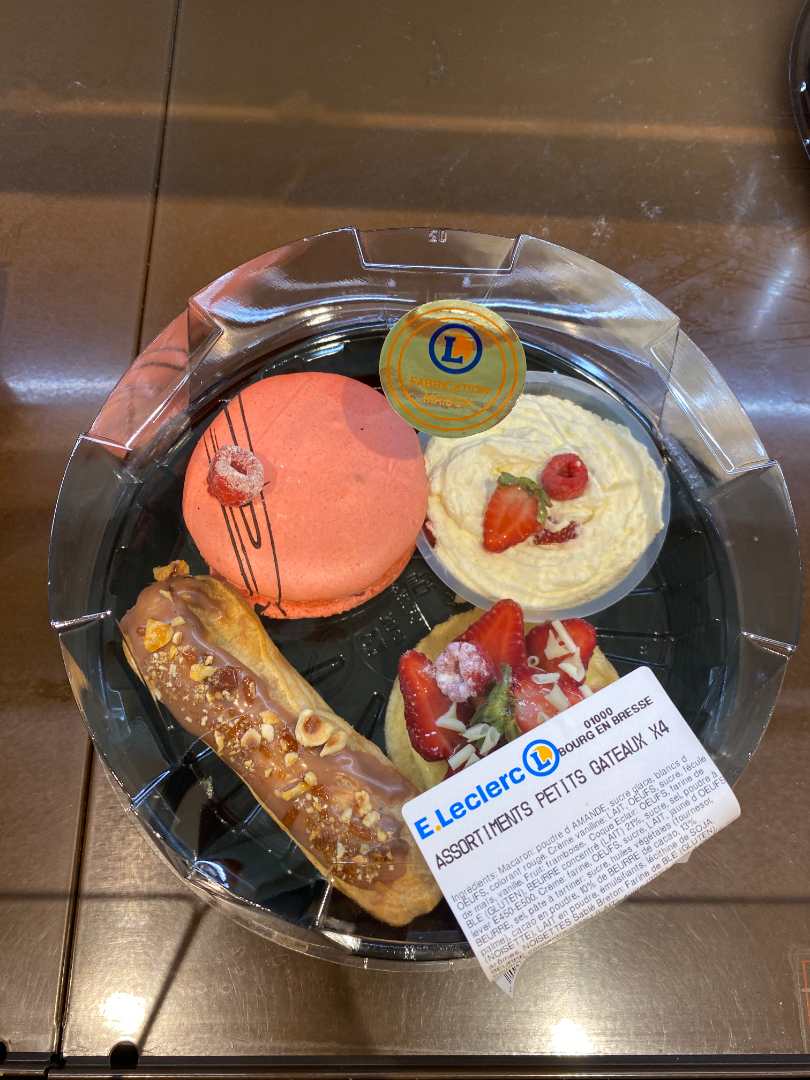 Pâtisserie : assortiments petits Sans Marque - Fabrication par le Magasin : photo du produit rappelé le 25/08/2021