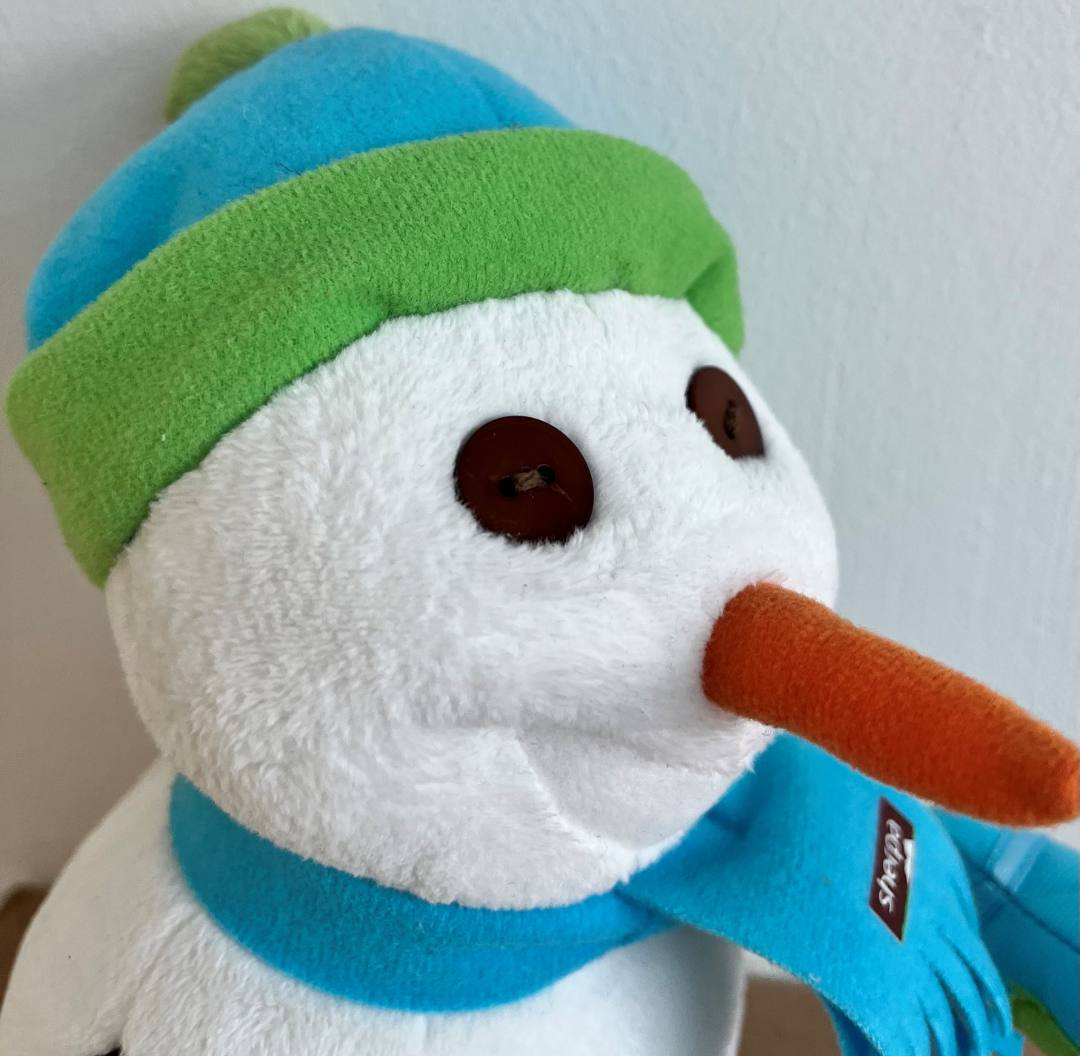 Peluche bonhomme de neige snowy Sherpa Supermarché : photo 2 sur 2 du produit rappelé le 11/05/2022