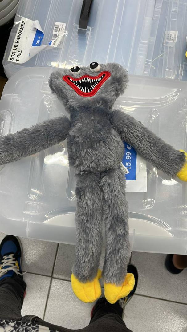 Peluche huggy wuggy : photo 2 sur 5 du produit rappelé le 24/02/2023