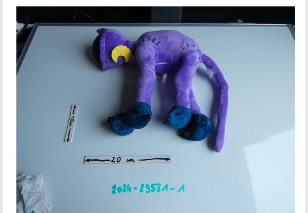 Peluche monstre violet : photo 2 sur 2 du produit rappelé le 23/12/2024