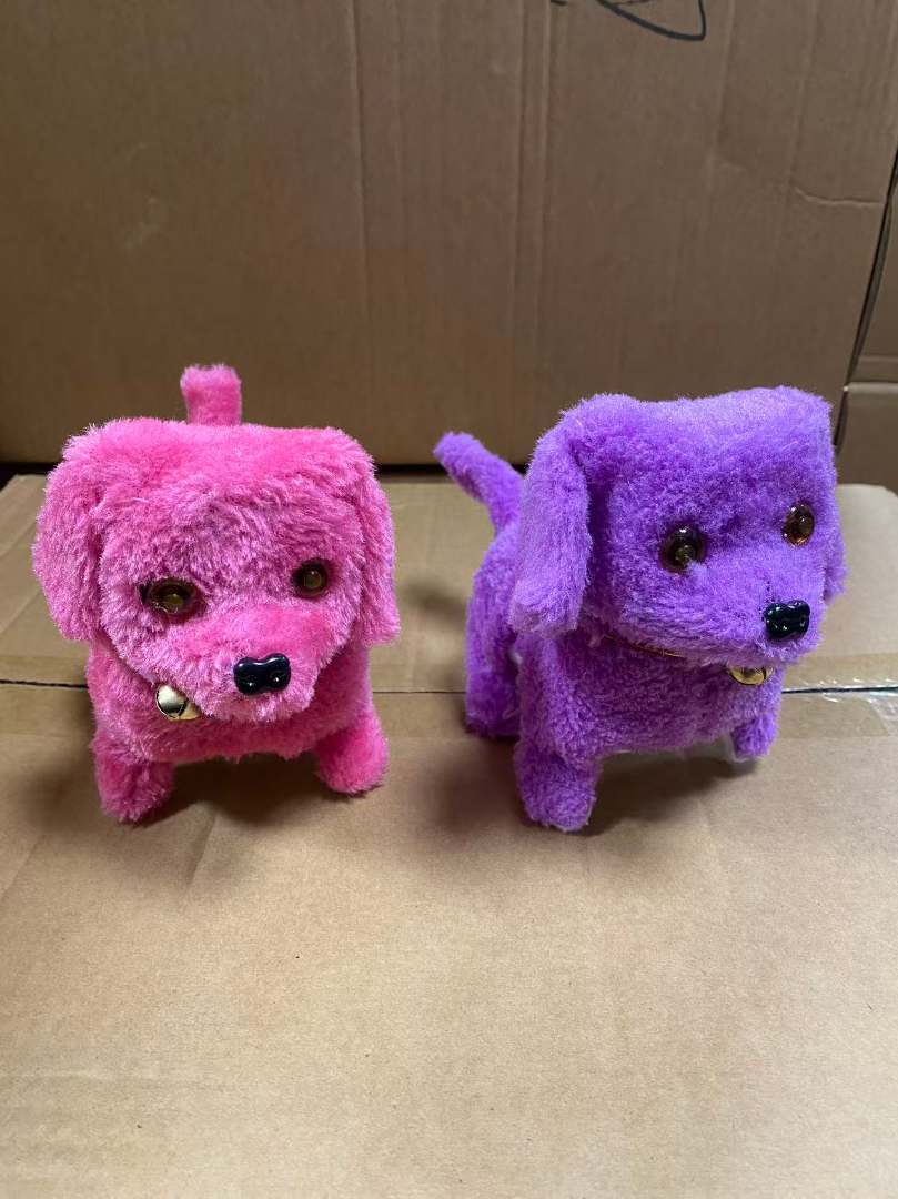Peluches chien a pile et a grelot coloris violet et rose : photo du produit rappelé le 13/01/2026