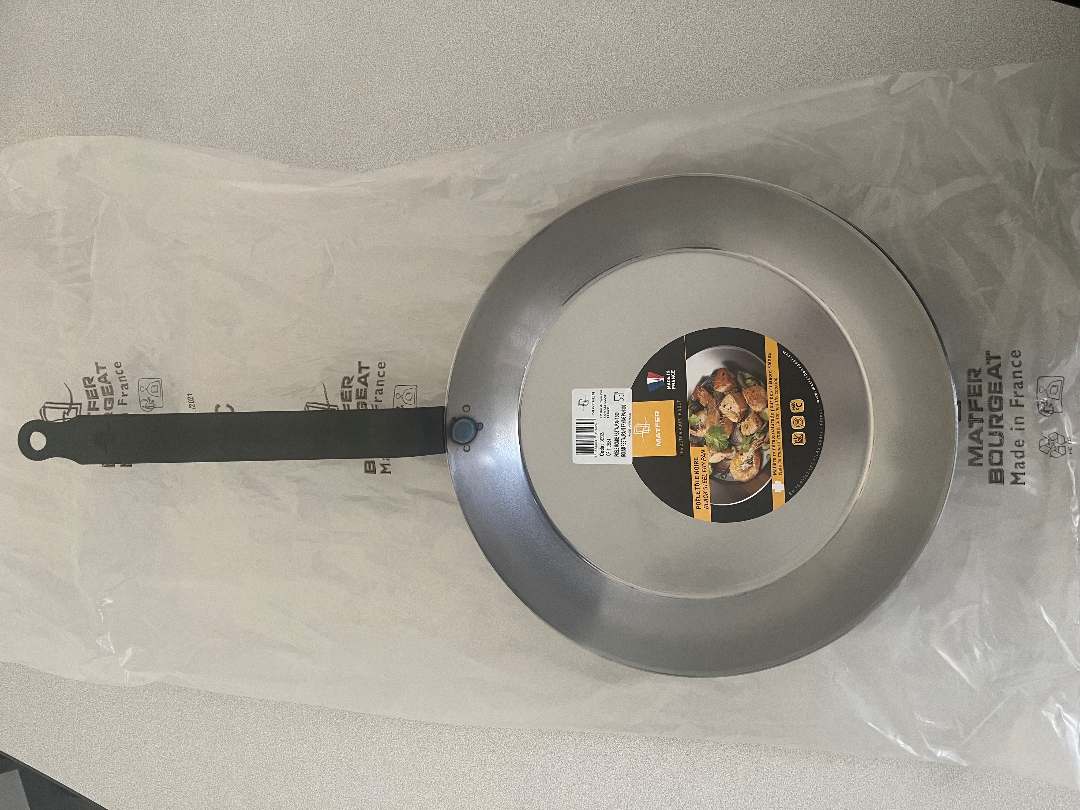 Poêle tôle d'acier noire Matfer : photo du produit rappelé le 17/04/2024