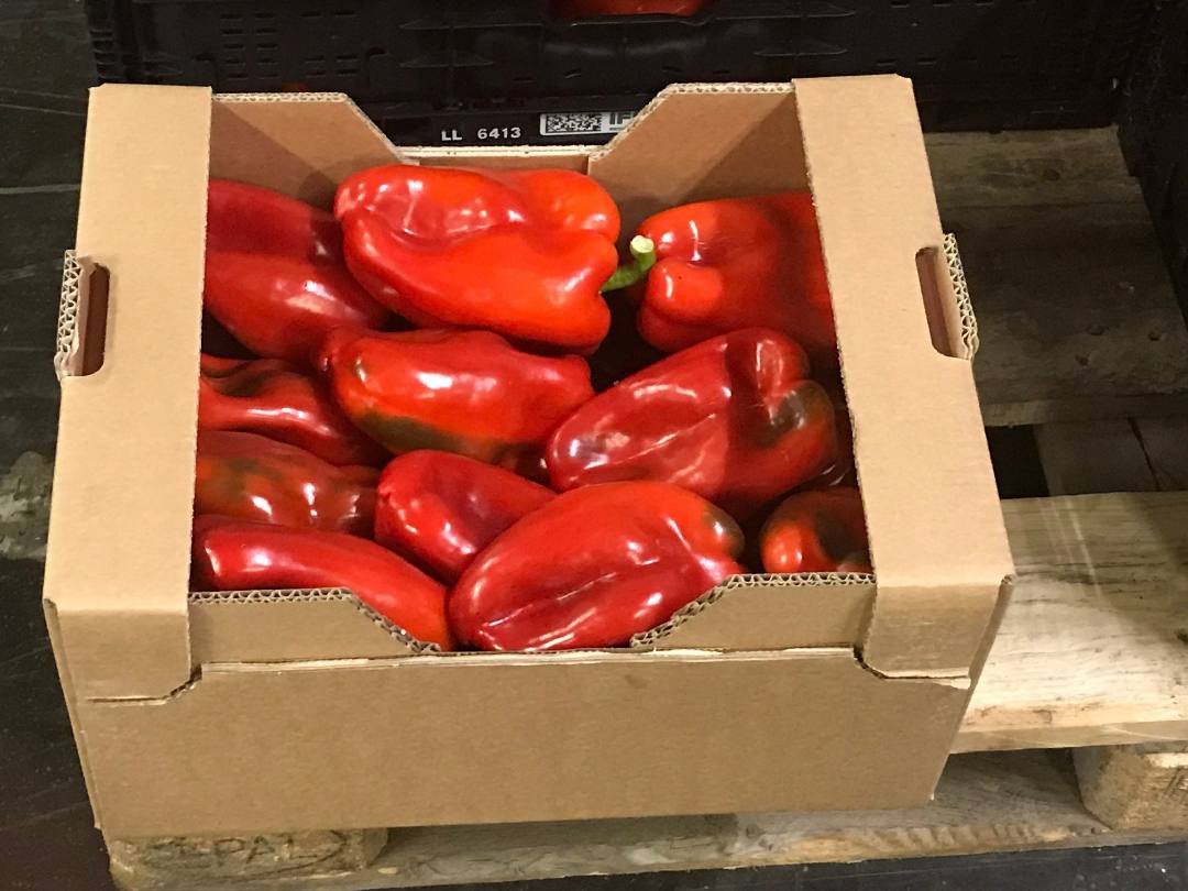 Poivrons rouges Metro chef origine France - catégorie i - calibre 90/110 : photo du produit rappelé le 12/10/2022