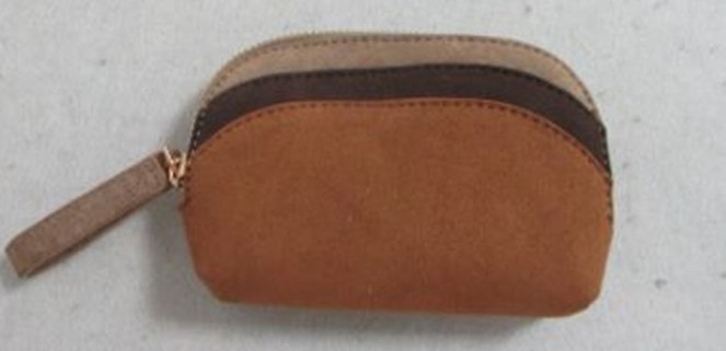 Porte-monnaie colour block cp Primark : photo du produit rappelé le 29/07/2026