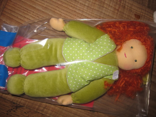 Poupée en tissu velours de coton Les Poupées Câlines : photo du produit rappelé le 10/01/2024