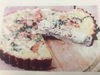 Quiche au saumon vendue au rayon charcuterie coupe du magasin Carrefour : photo du produit rappelé le 21/08/2024