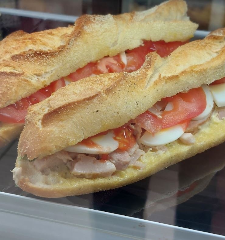 Sandwich au poulet vendu en snacking : photo du produit rappelé le 17/03/2023