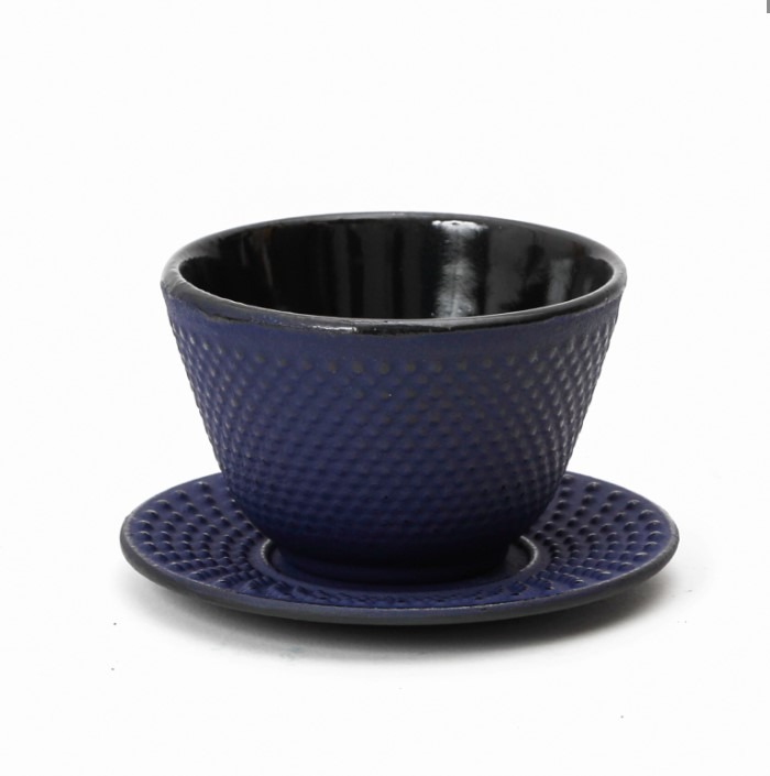 Tasse soucoupe fonte bleue indigo - 61170730 Nature & Découvertes : photo du produit rappelé le 06/06/2023