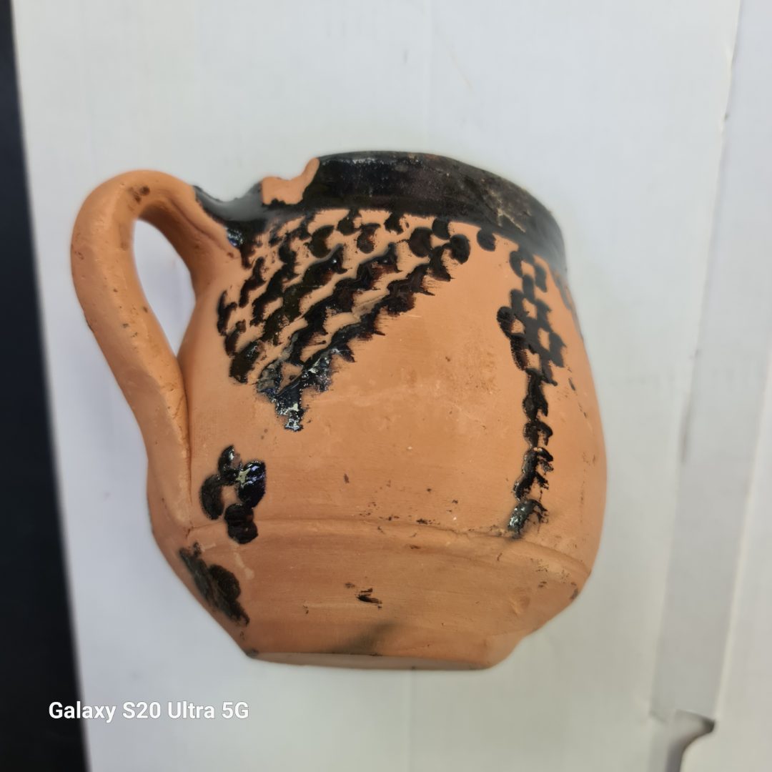 Tasse terre cuite décorée : photo du produit rappelé le 23/04/2024