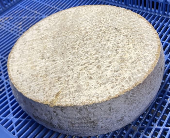 Tomme de montagne au lait cru Fromagerie des Monts du Cantal : photo du produit rappelé le 02/11/2023