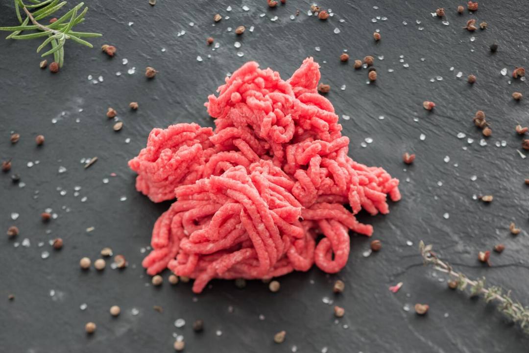 Viande hachée vendue au rayon boucherie traditionnelle : photo du produit rappelé le 19/06/2023